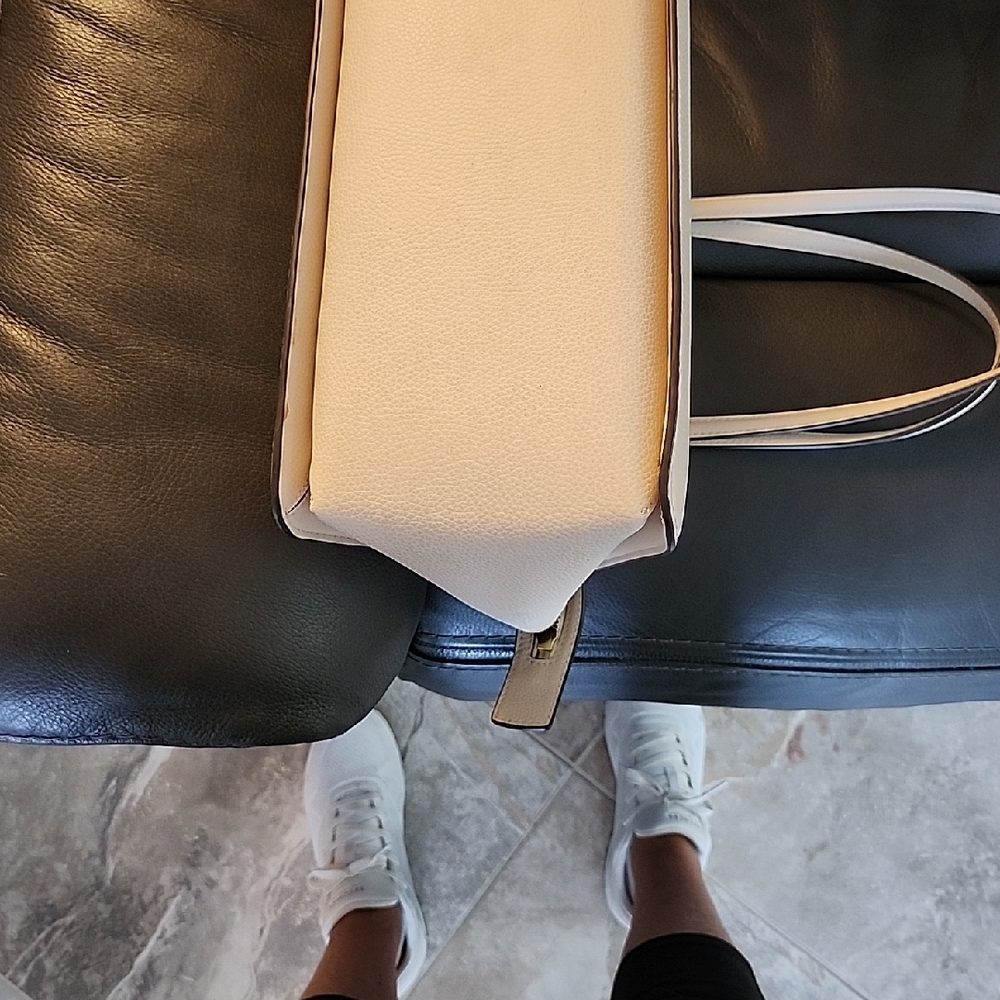 Tory Burch Cream Tote Bag - Picture 6 of 10